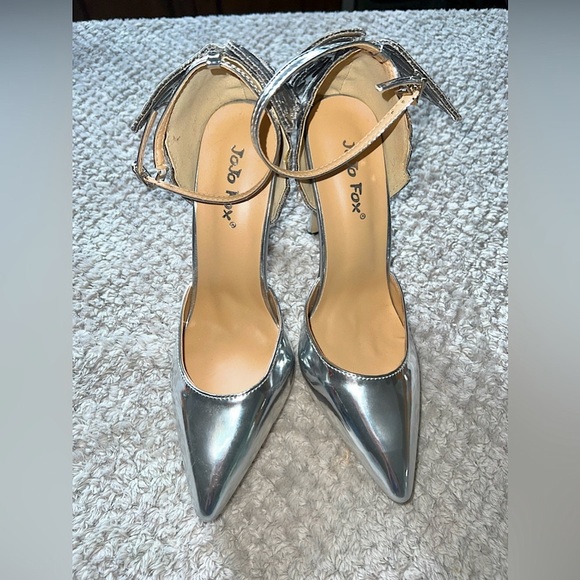 ***SOLD*** 🌪️🫧 Silver Patent Butterfly Heels 🫧🌪️ Size EUR 40 (AU 9) - Picture 6 of 15